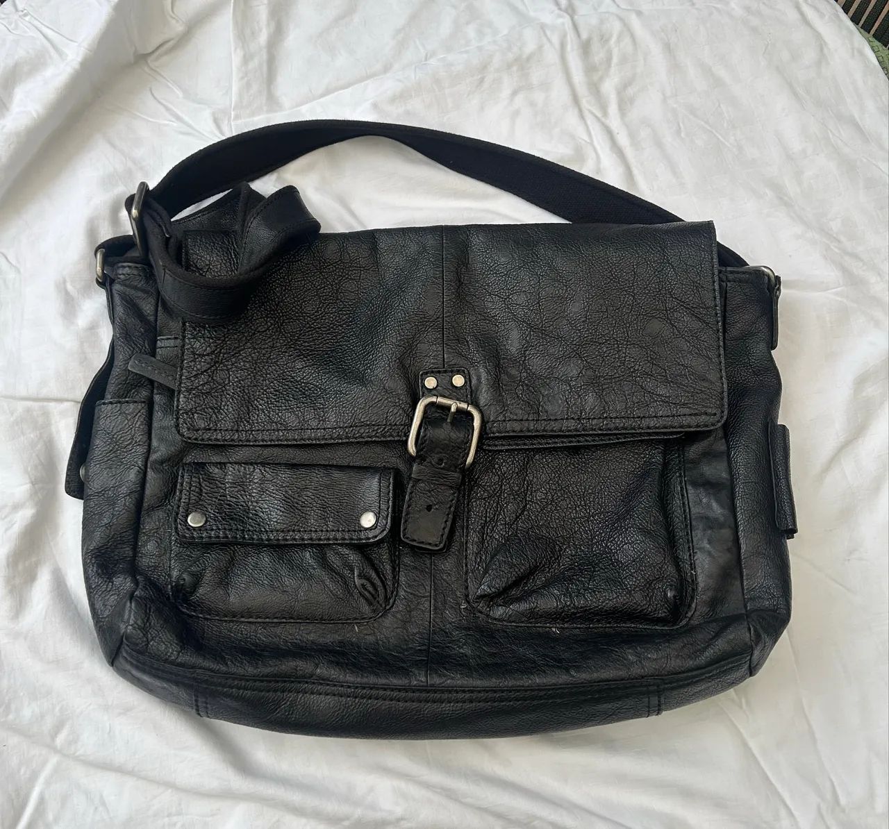 bolsa carteiro fossil couro preta 