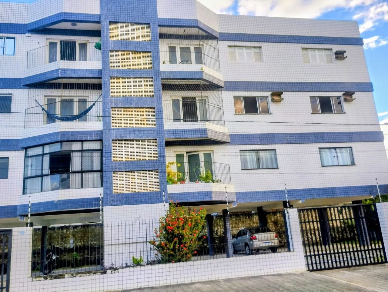 Aluga-se apartamento