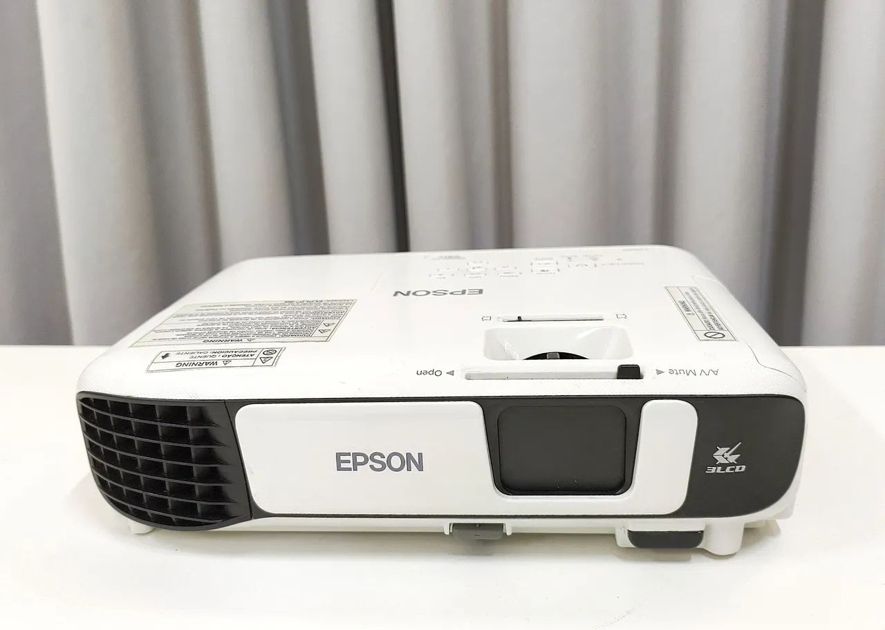 Projetor de vídeo da Epson com muito brilho pra ambiente iluminado  - Foto 2