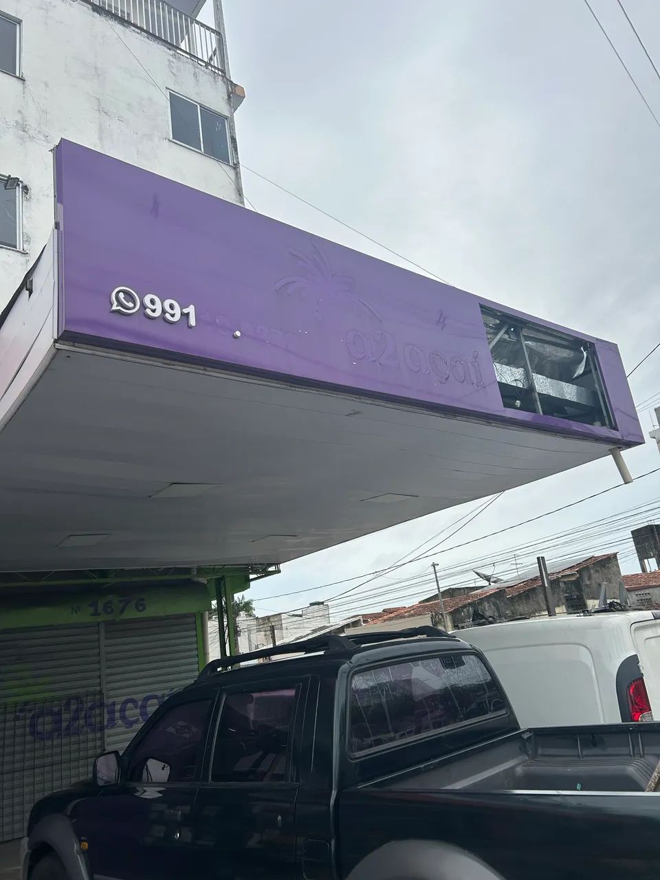 VENDO TESTA EM ACRÍLICO /COMERCIO 