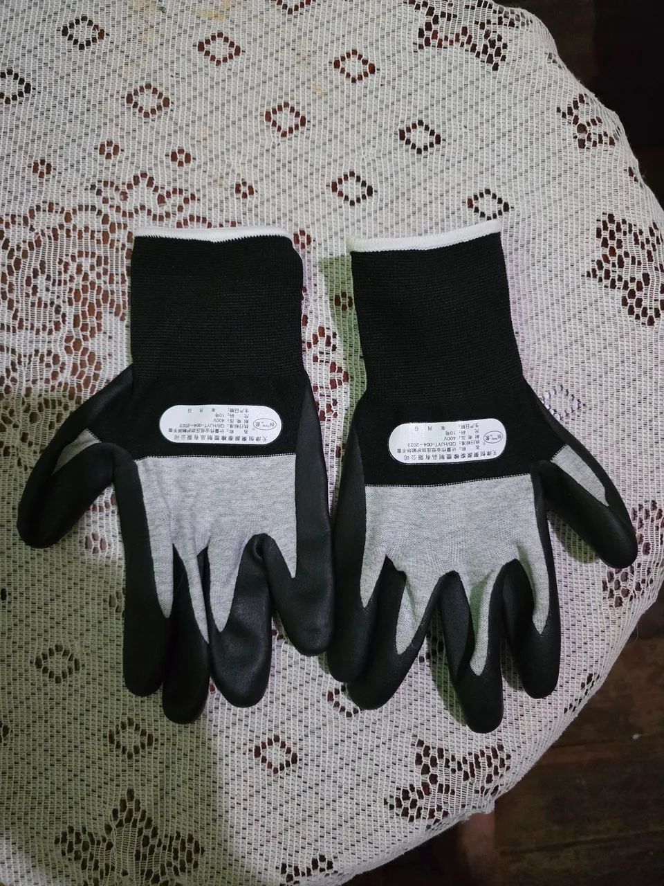 NOVA!!! LUVAS DE ELETRICISTA ATÉ 400V!!! NUNCA FOI USADA!!!