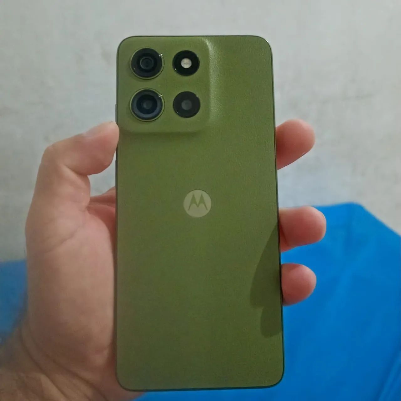 Vende se um celular motog15bem conservado 