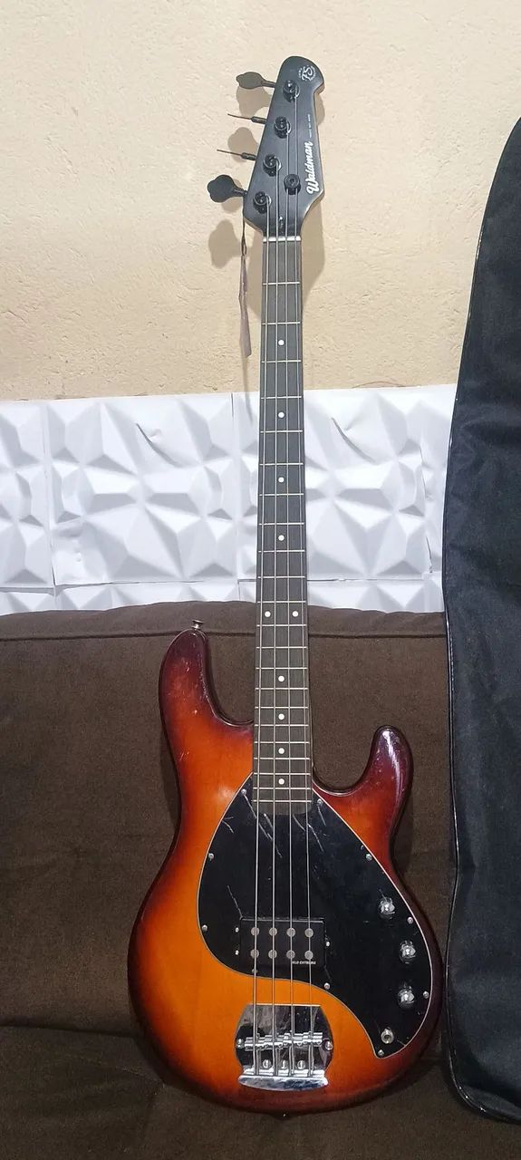 Contrabaixo Seven 4 cordas ( Modelo STRING RAY)