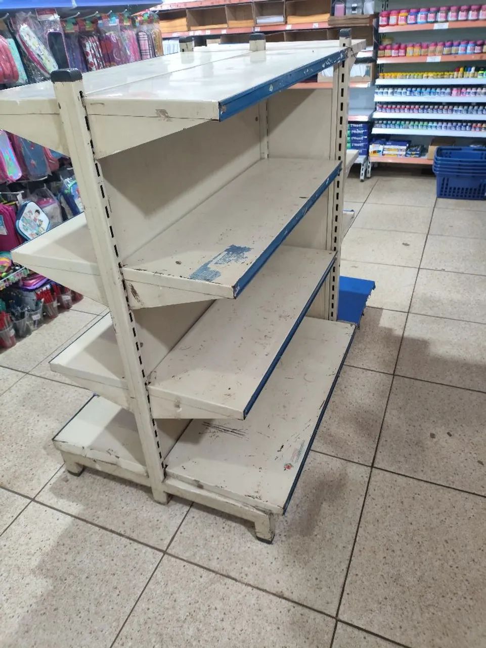 Vendo gôndola usada e bom estado 450.00 - Foto 3