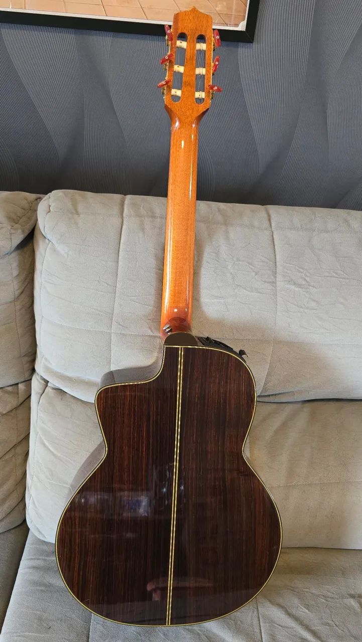 VIOLÃO TAKAMINE NYLON TC135SC COM HARDCASE ORIGINAL - Foto 5