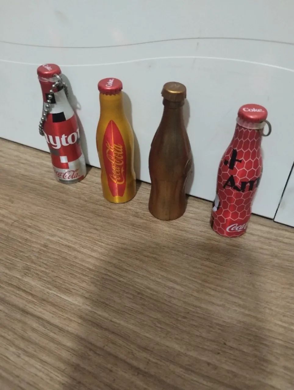 COCA COLA LOTE COM 4 GARRAFINHAS COLECIONÁVEIS