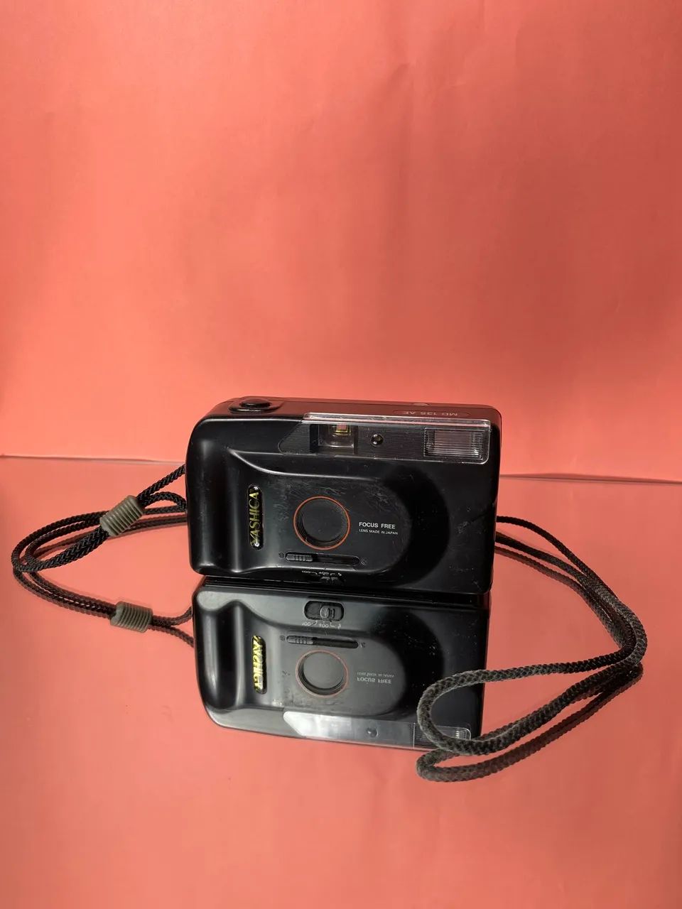 Camera Analógica YASHIKA MD135AE