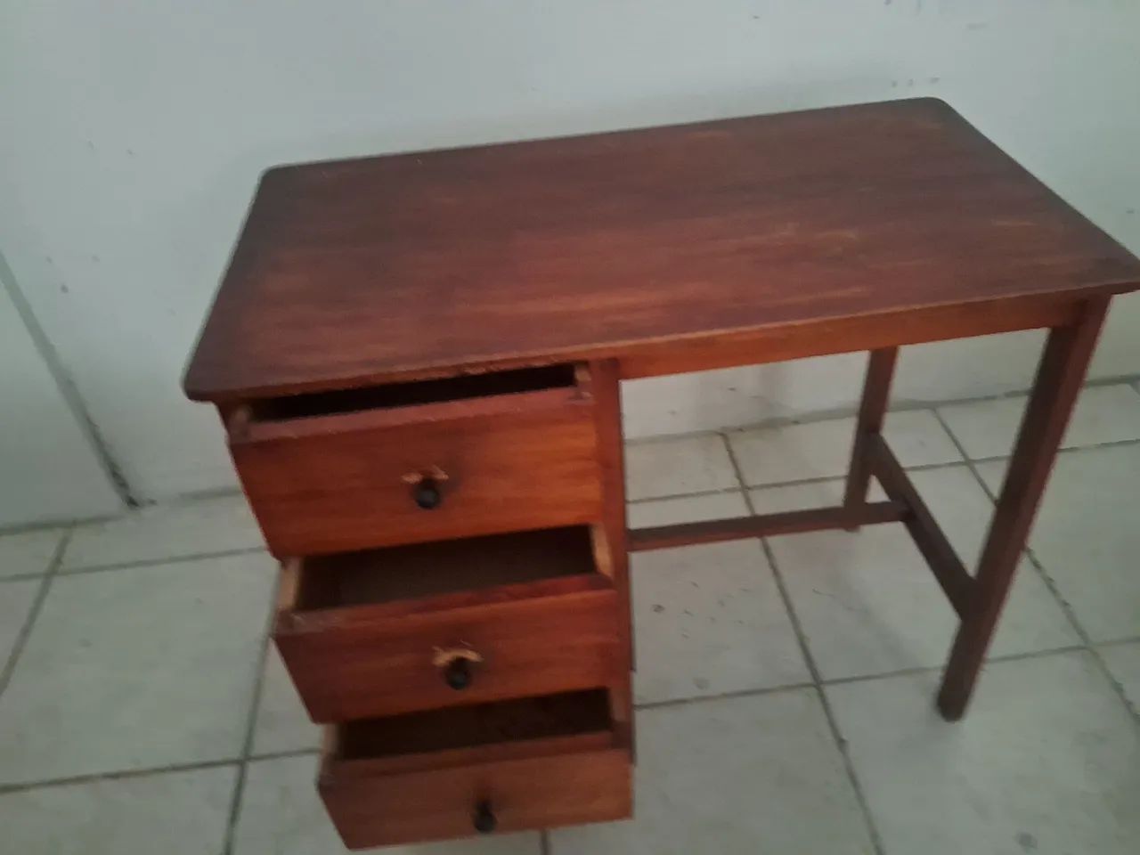 Escrivaninha antiga de peroba.  - Foto 3