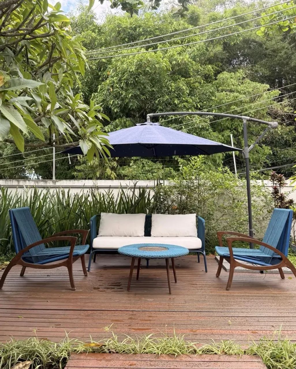 Conjunto Jardim 4 Lugares Mesa Redonda E Ombrelone Azul - Foto 4