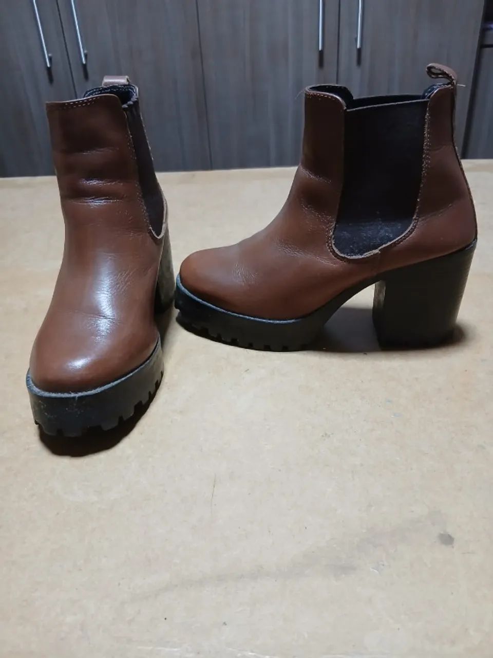 Bota couro marrom feminina 36 - Foto 2