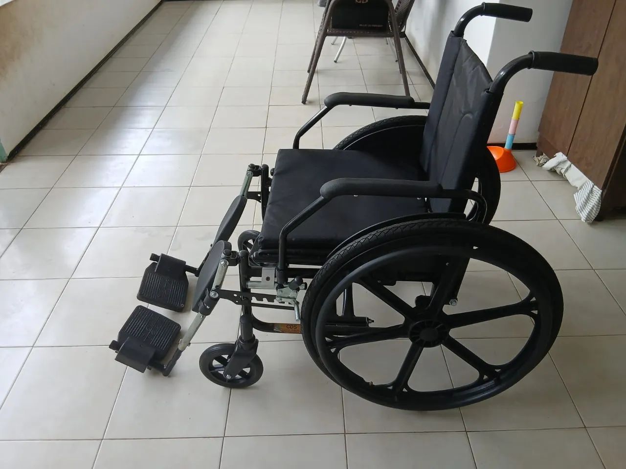 CADEIRA DE RODA COM ELEVAÇÃO  - Foto 3