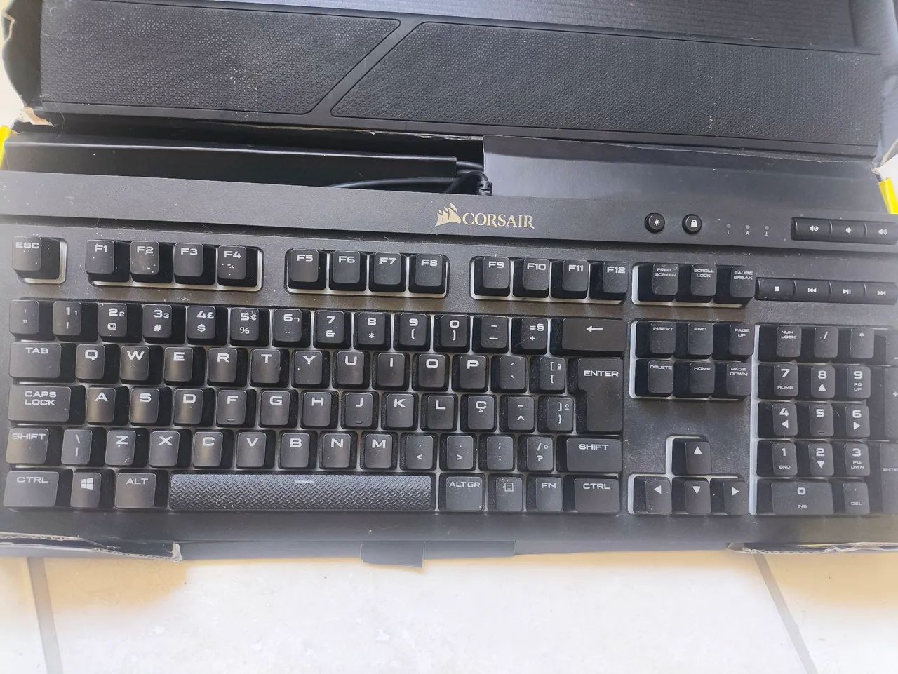 Teclado Corsair k68 /iCue/ com controle de Multimidia 