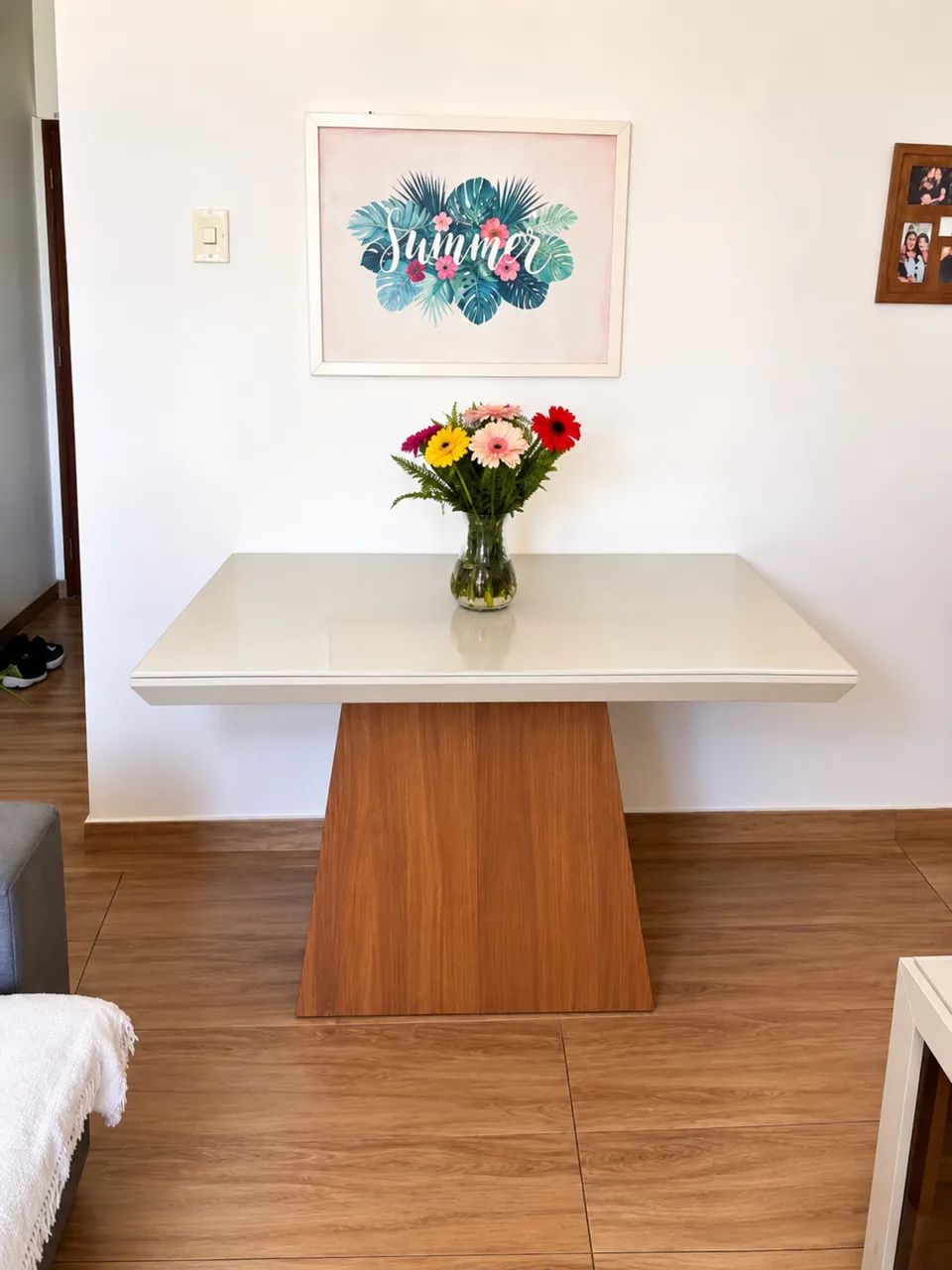 MESA DE JANTAR OFF-WHITE COM TAMPO DE VIDRO - Foto 3