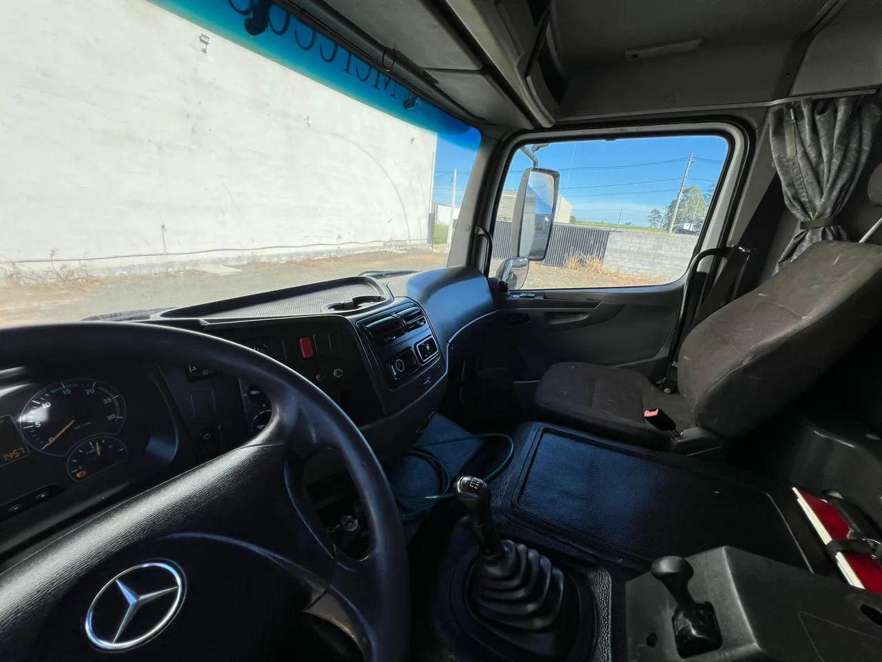 Mercedes-benz Atego 2425 Basculante (2011/2012) - Foto 2