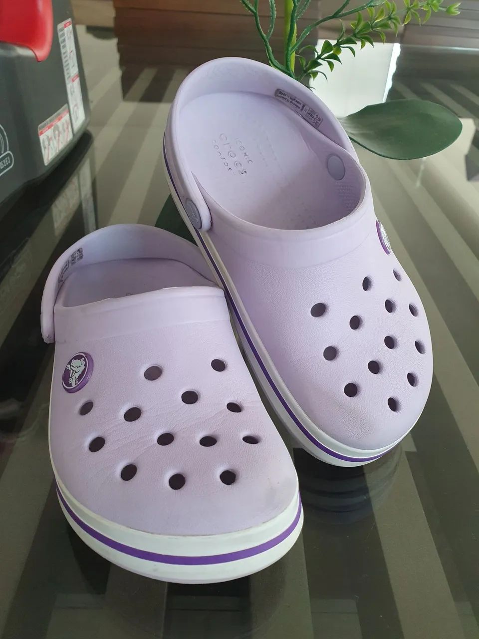 Crocs roxo tam C11, equivale tam 29. - Foto 2