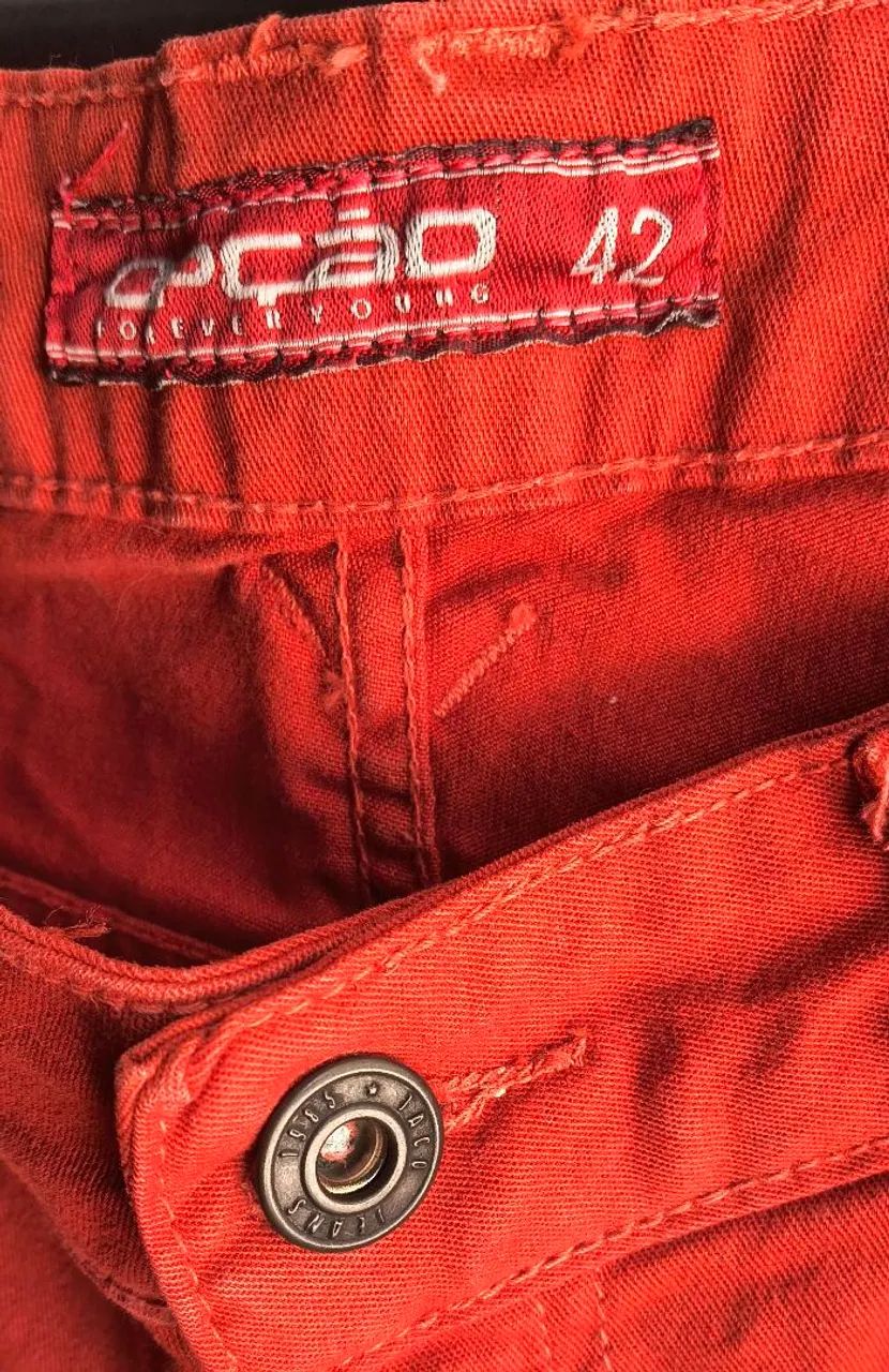 Vendo 2 bermudas semi nova no 40 e 42 .. 30 reais cada - Foto 5