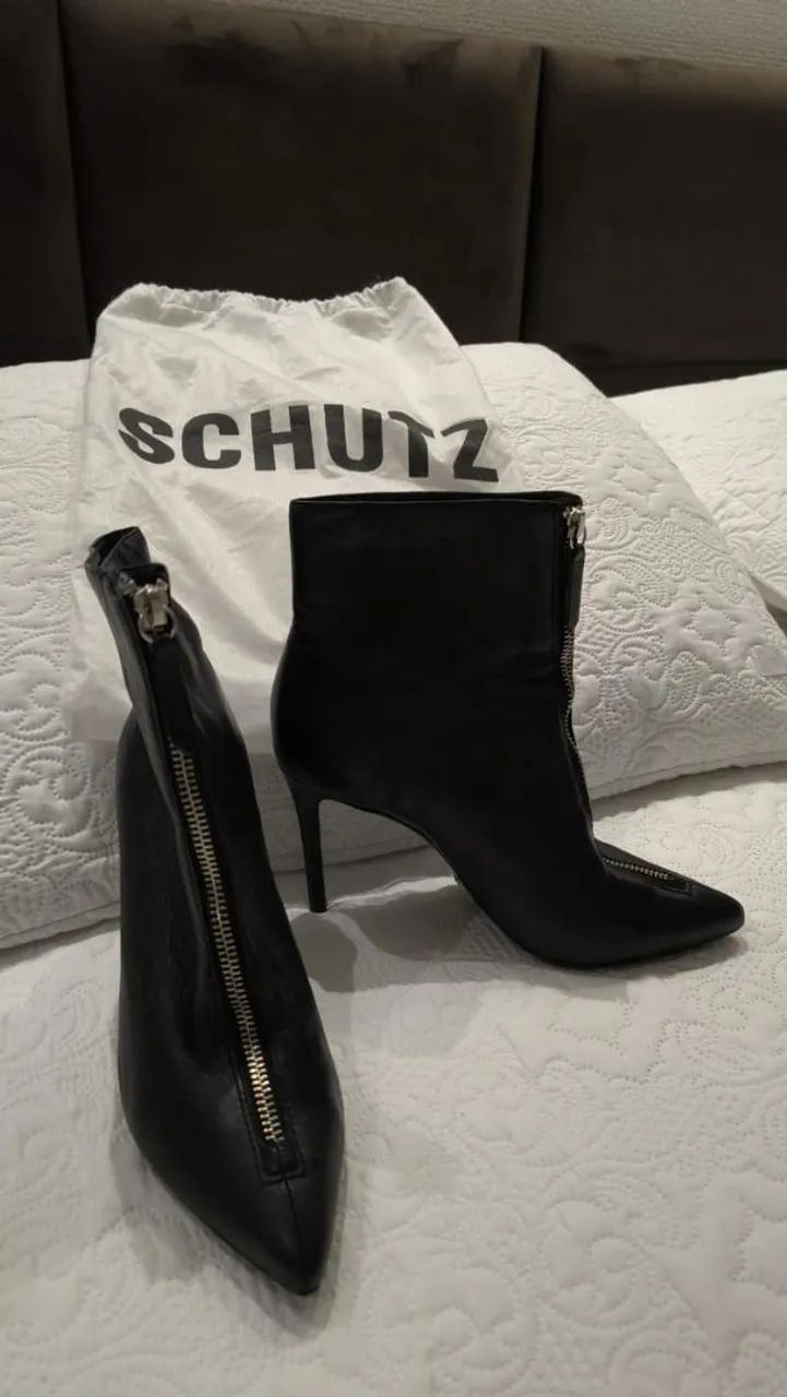 Bota feminina Schutz 