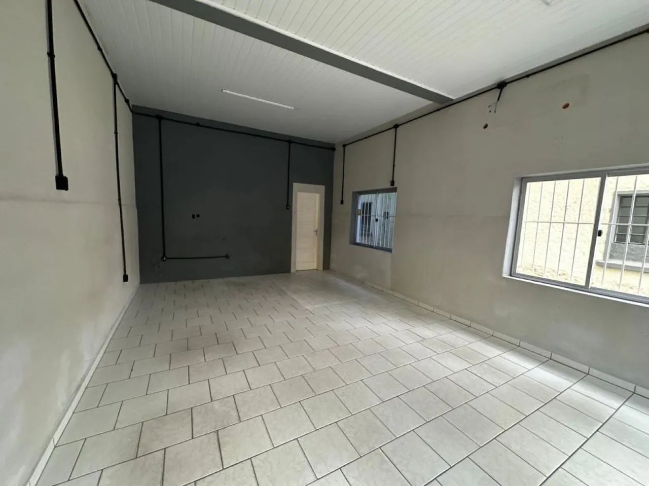 Loja Comercial térrea com 54 m², no bairro Victor Konder.