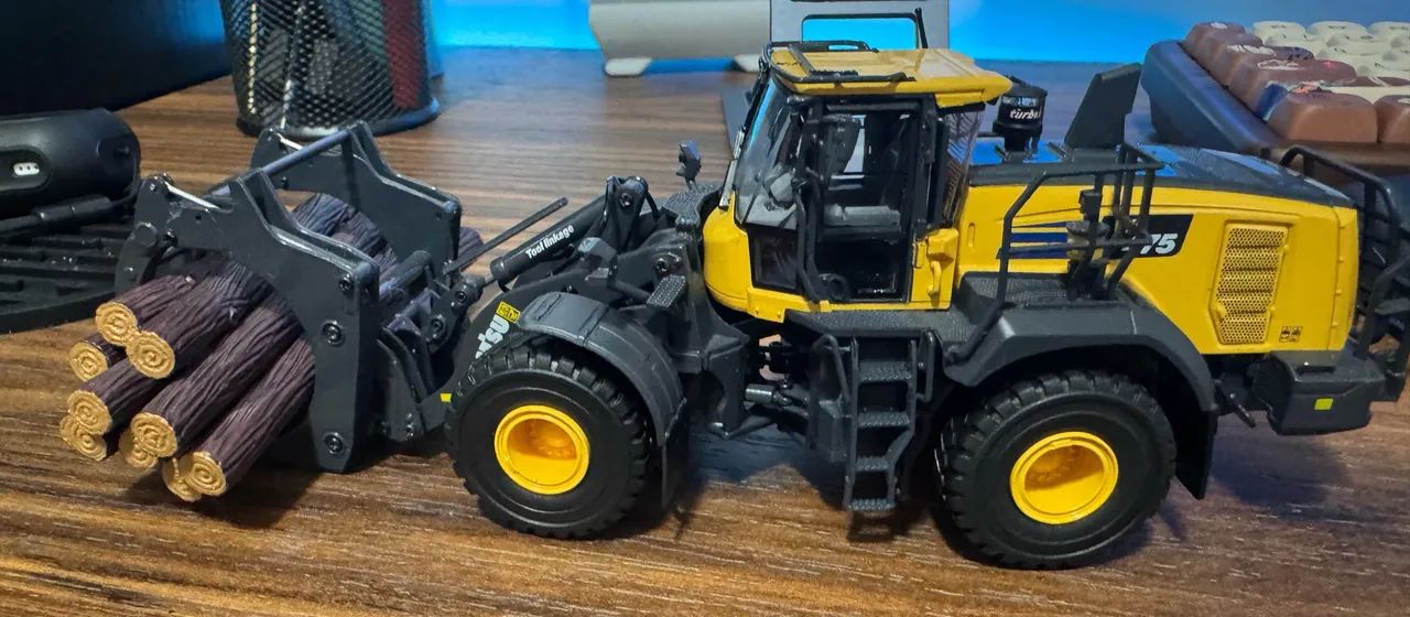 Miniatura Komatsu WA475 Florestal 1/50 - Foto 2