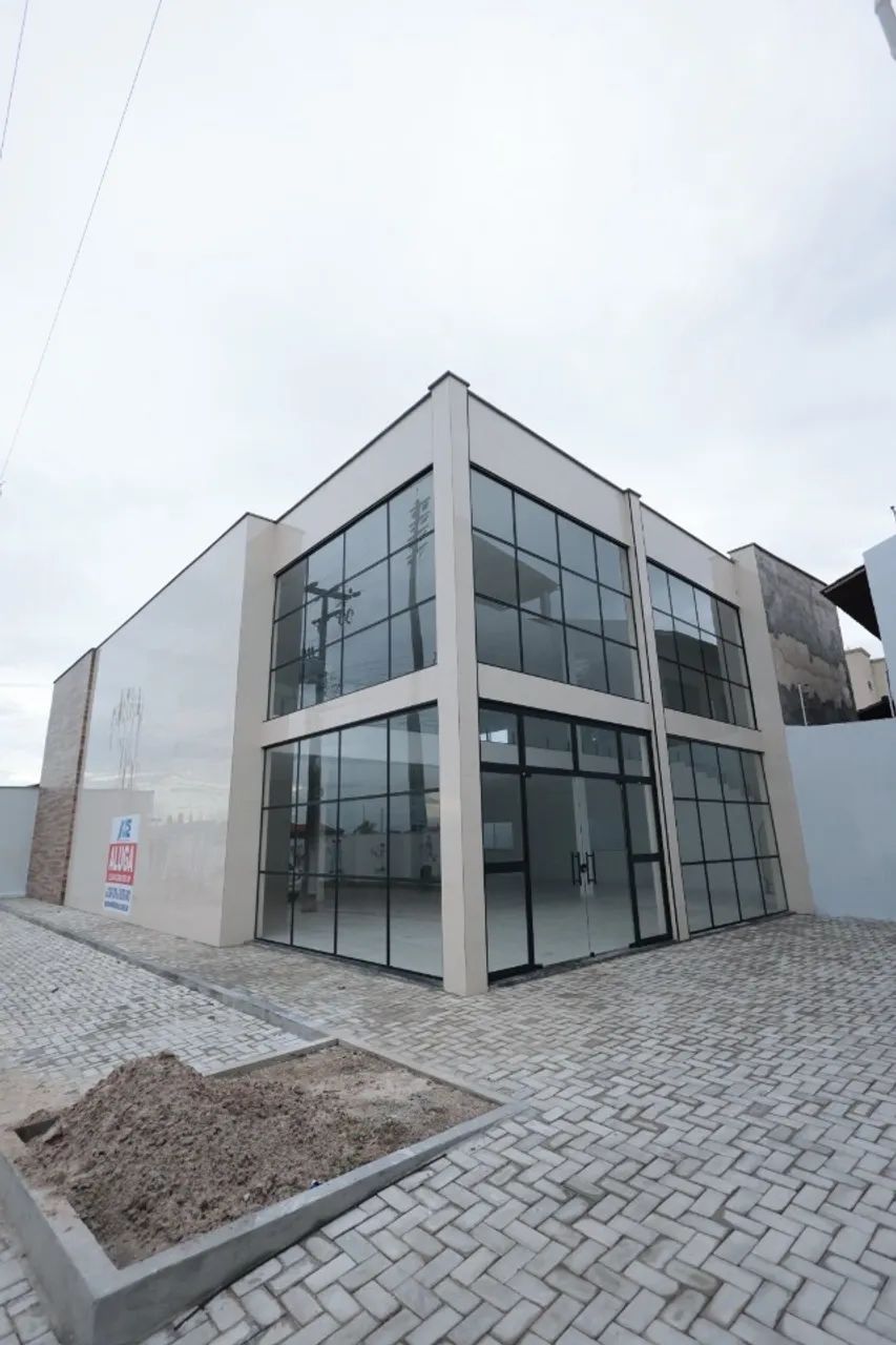 Loja/Ponto Comercial Espetacular com 533m² - Fachada de Vidro - Próximo ao Mercado