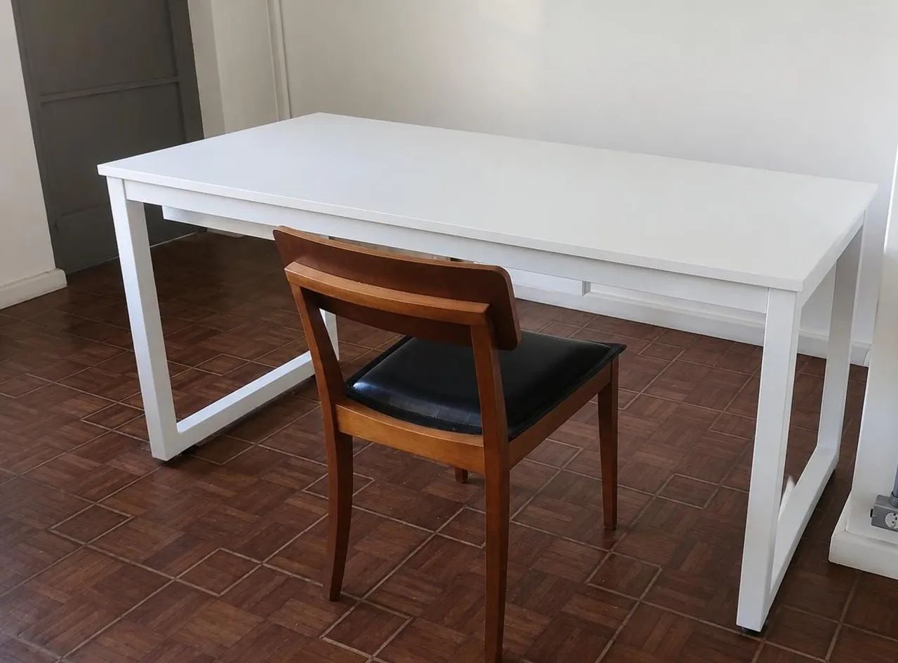 Mesa e móvel de escritório 