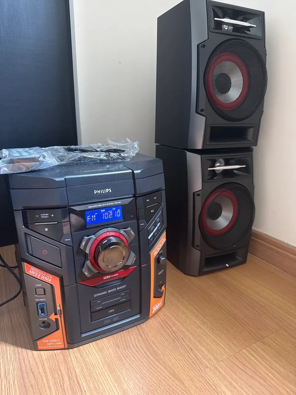 Philips com USB, MP3/WMA e caixas acústicas originais