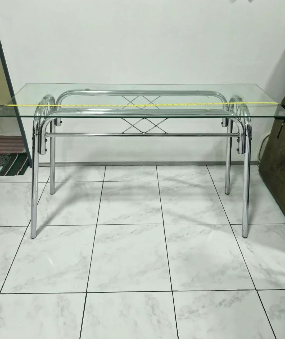 Mesa com tampo de vidro