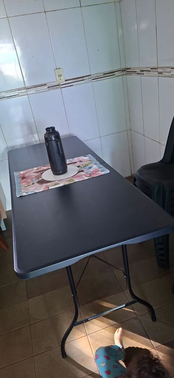 Mesa plástico dobrável preta 