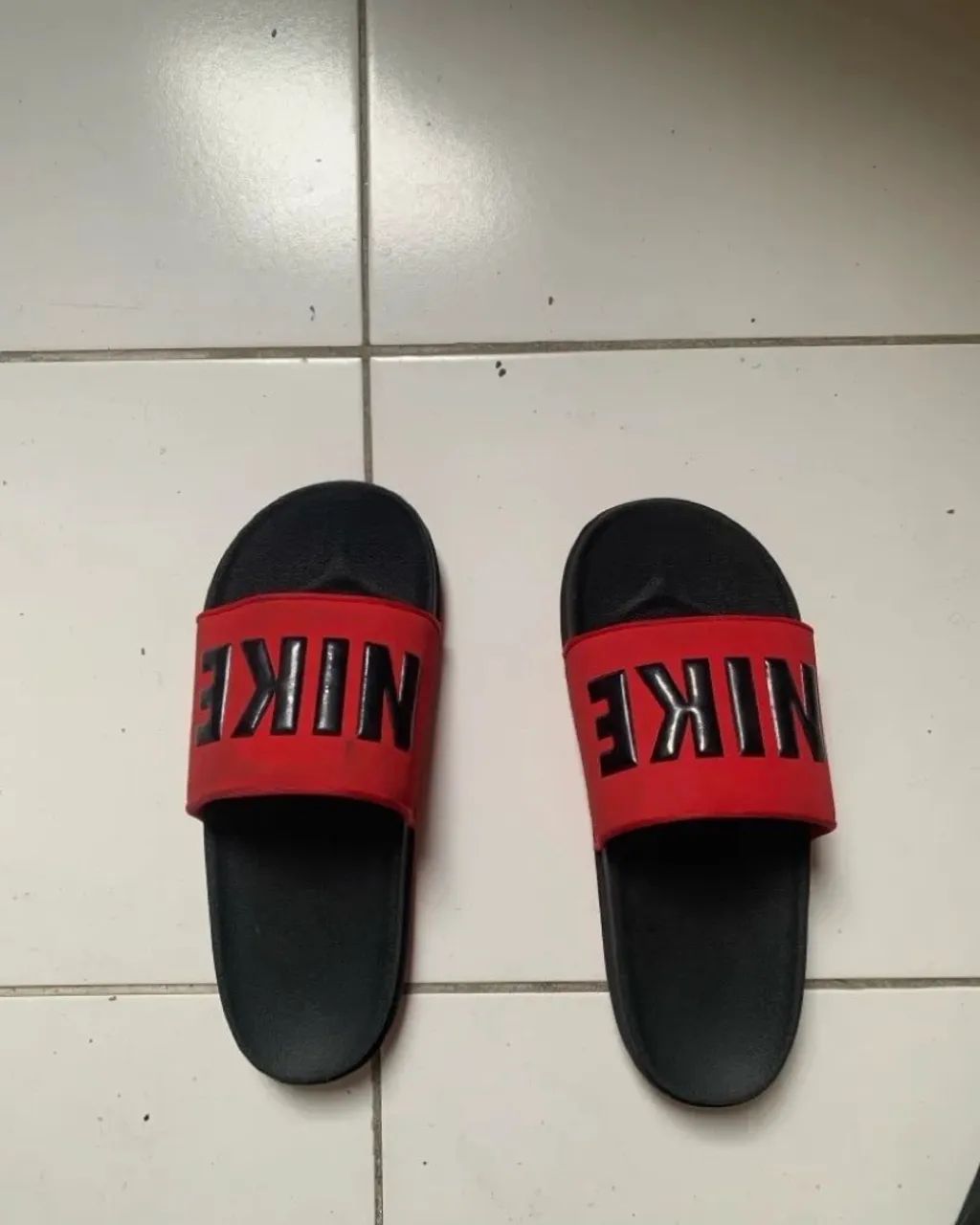 CHINELO NIKE VERMELHO 