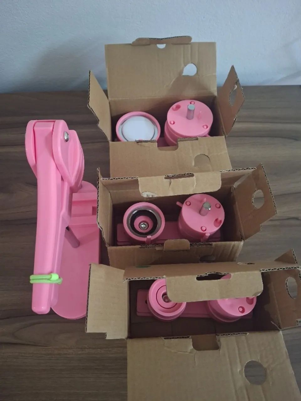 Maquina de Bottons 3 em 1 Rosa 32, 44 e 58mm - Foto 2