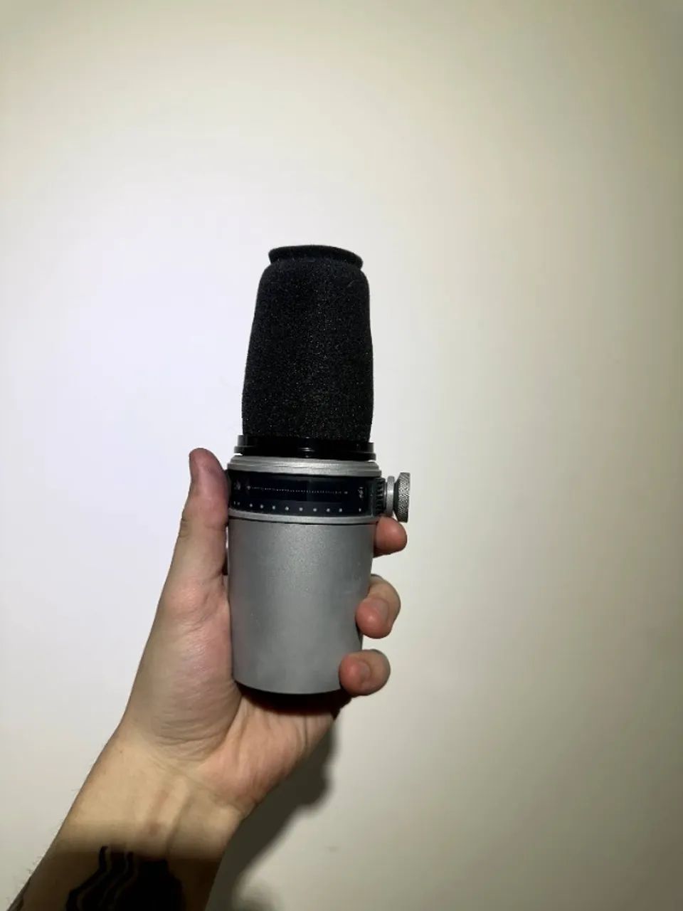Microfone Shure MV7 Silver - USB/XLR - Com Windscreen do SM7B - Foto 3