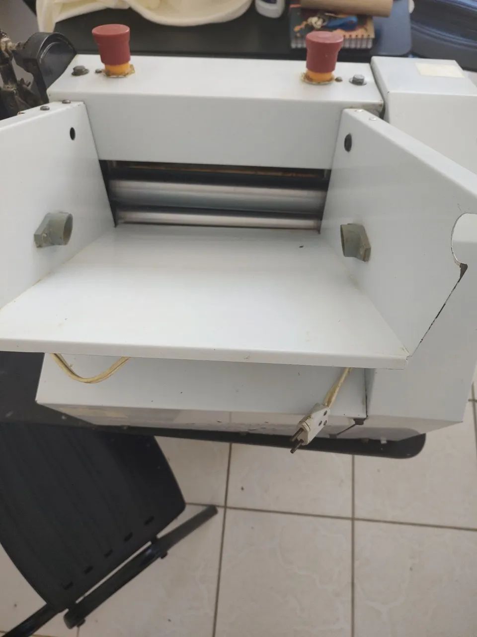 Cilindro para massa branco, 220v, elétrico  - Foto 3