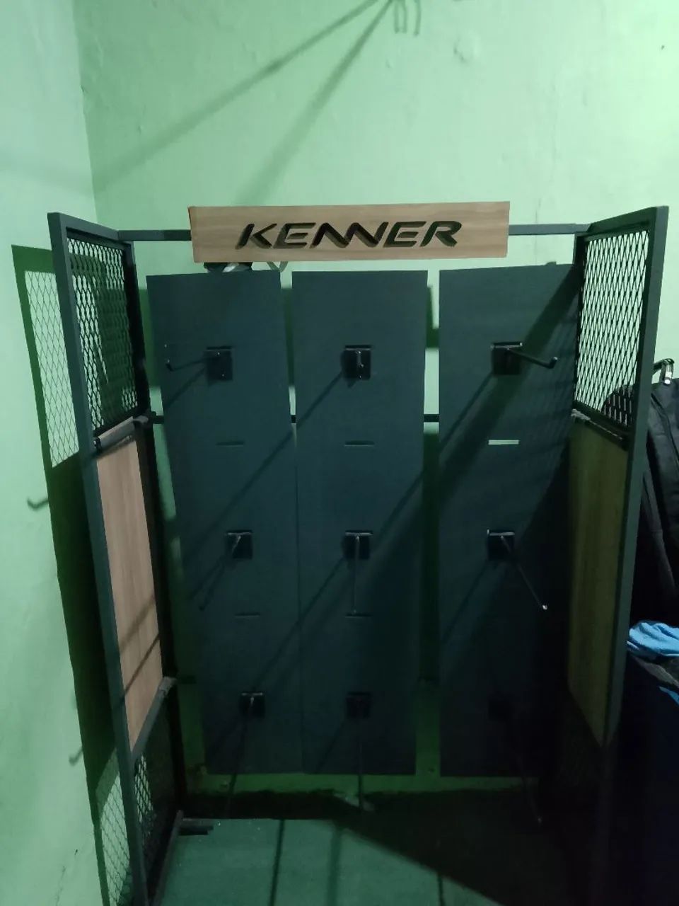 Expositor Kenner e Havaianas. 