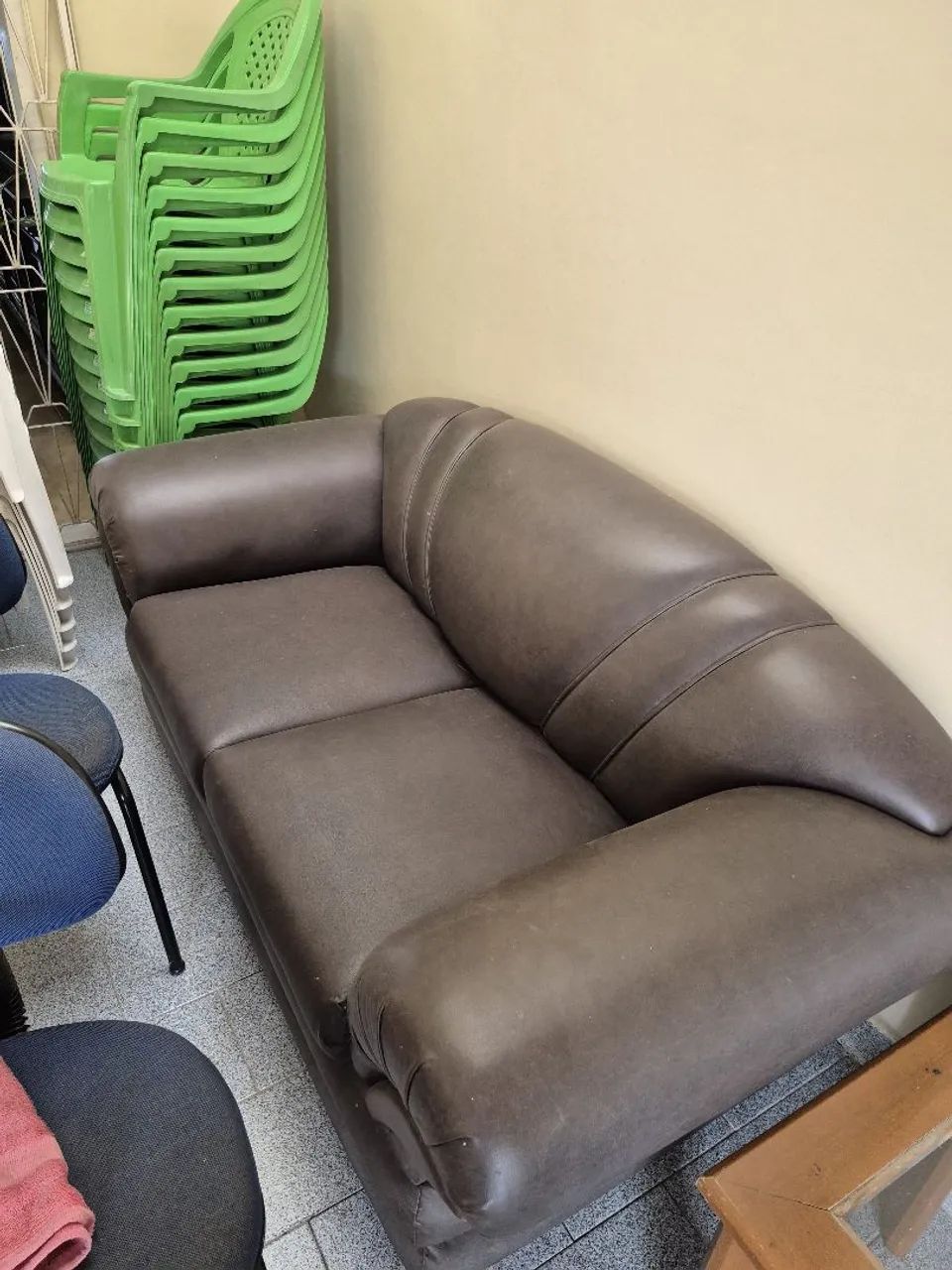 Excelente Estado conjunto de sofás ,   material resistente 