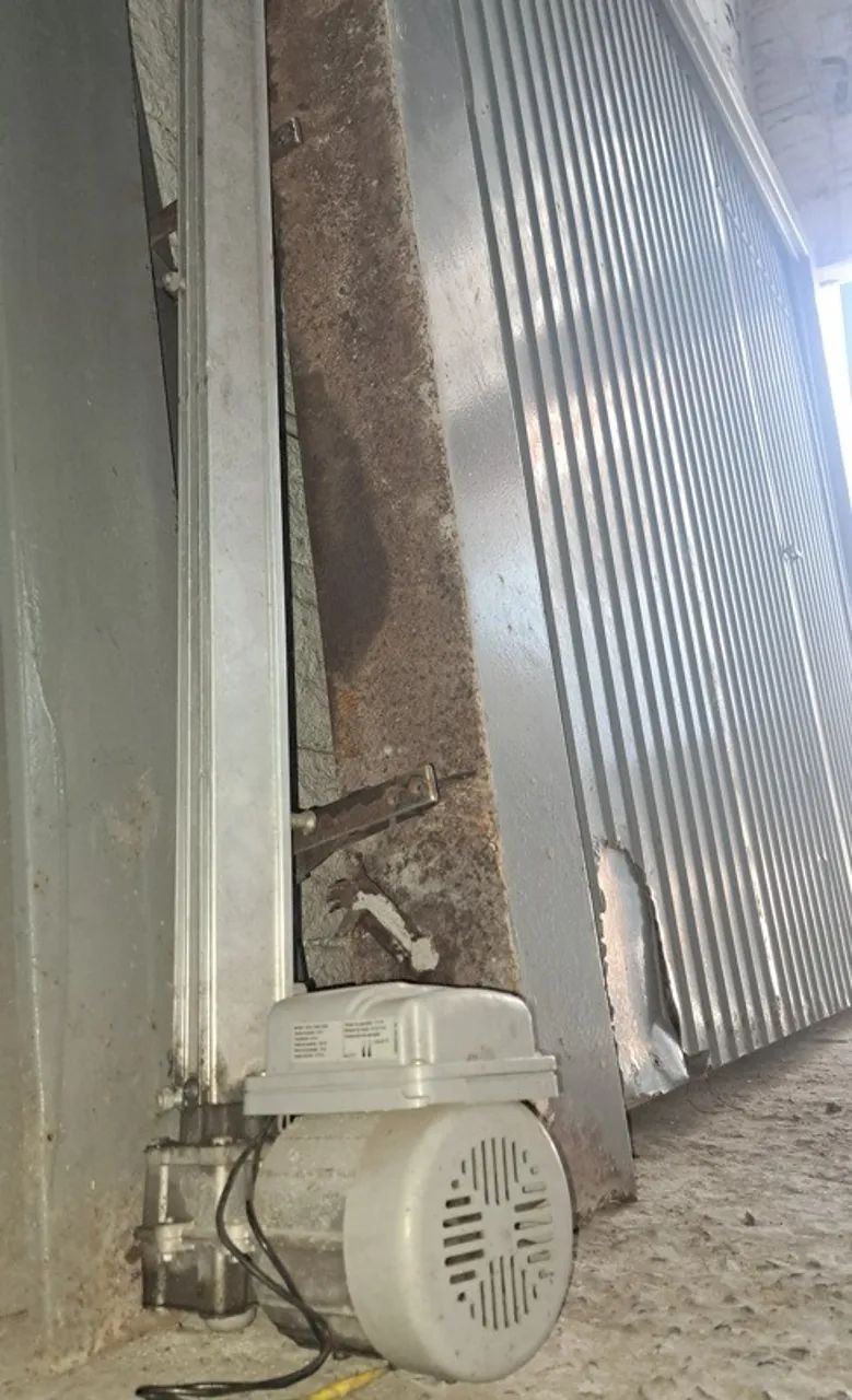 Portão de Contrapeso, com Porta Auxiliar, 2,30 x 2,50 metros - Foto 4