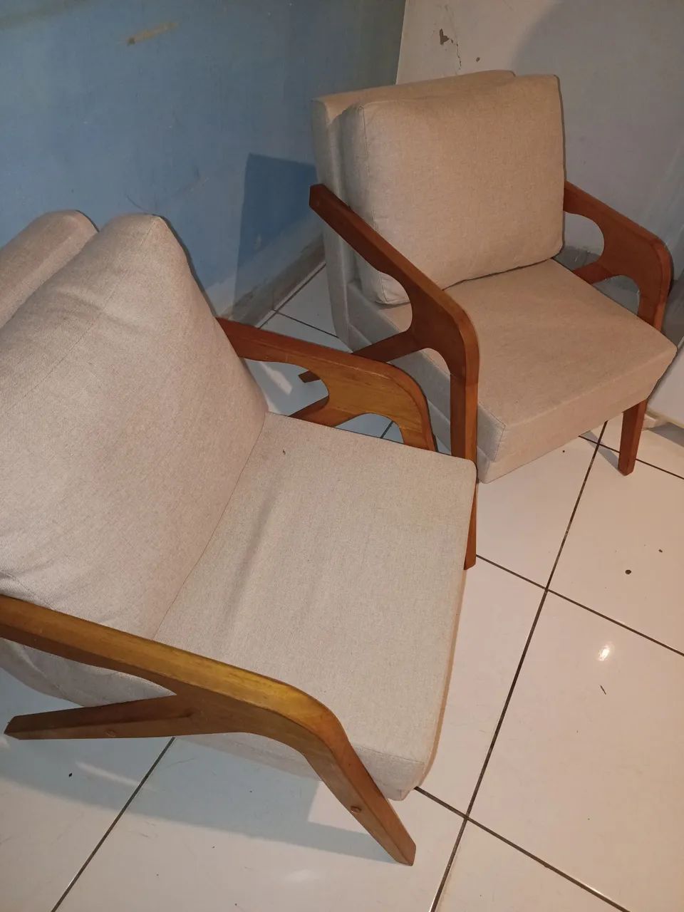 2 poltronas decorativas madeira maciça luxo linho bege - Foto 3