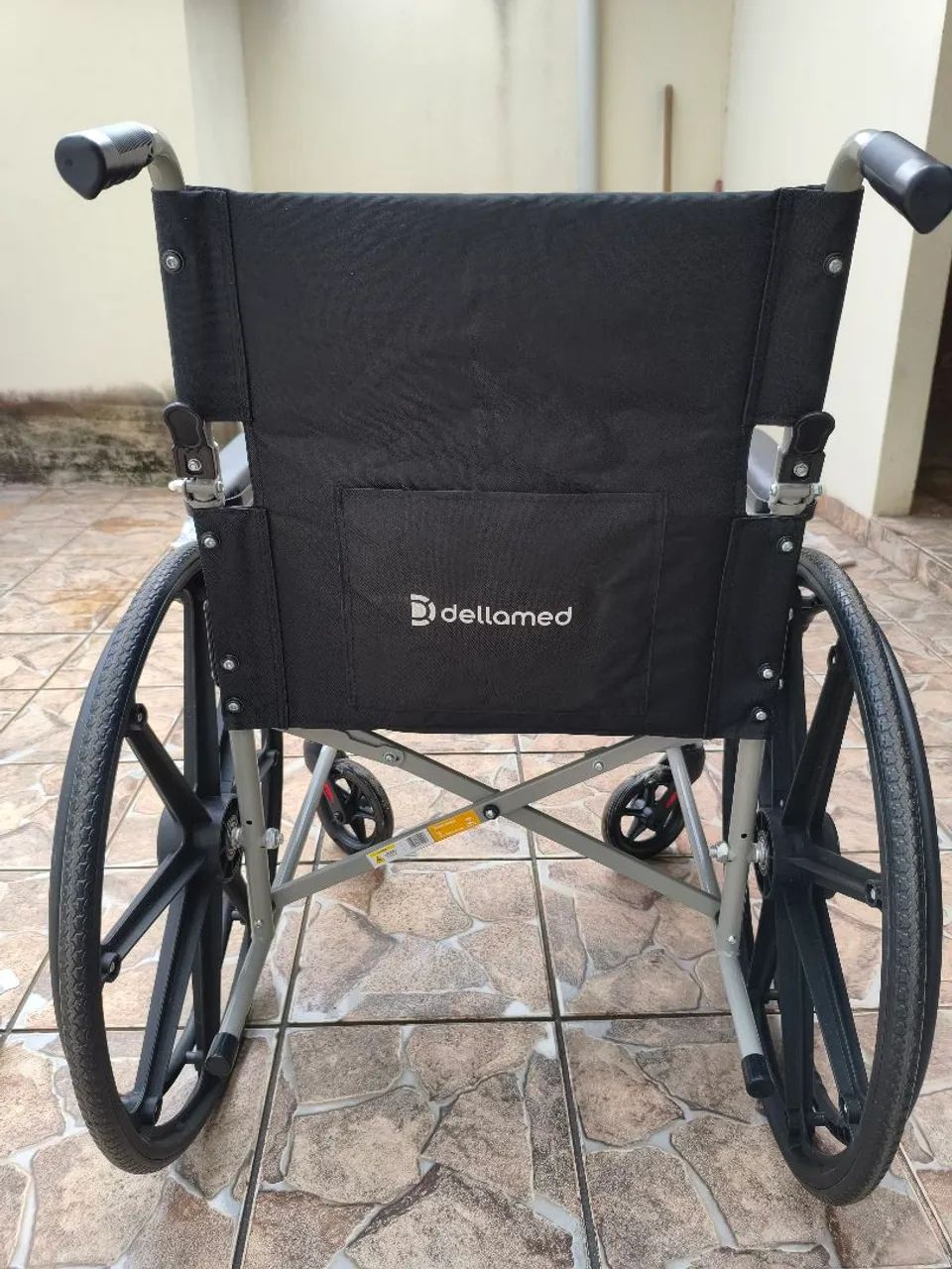 Vendo Cadeira de Roda e Cadeira de banho 