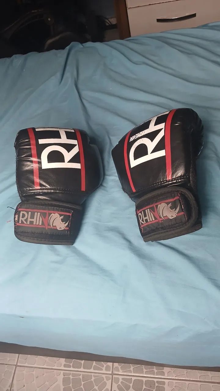 Luva e caneleira Rhino de Muay Thai