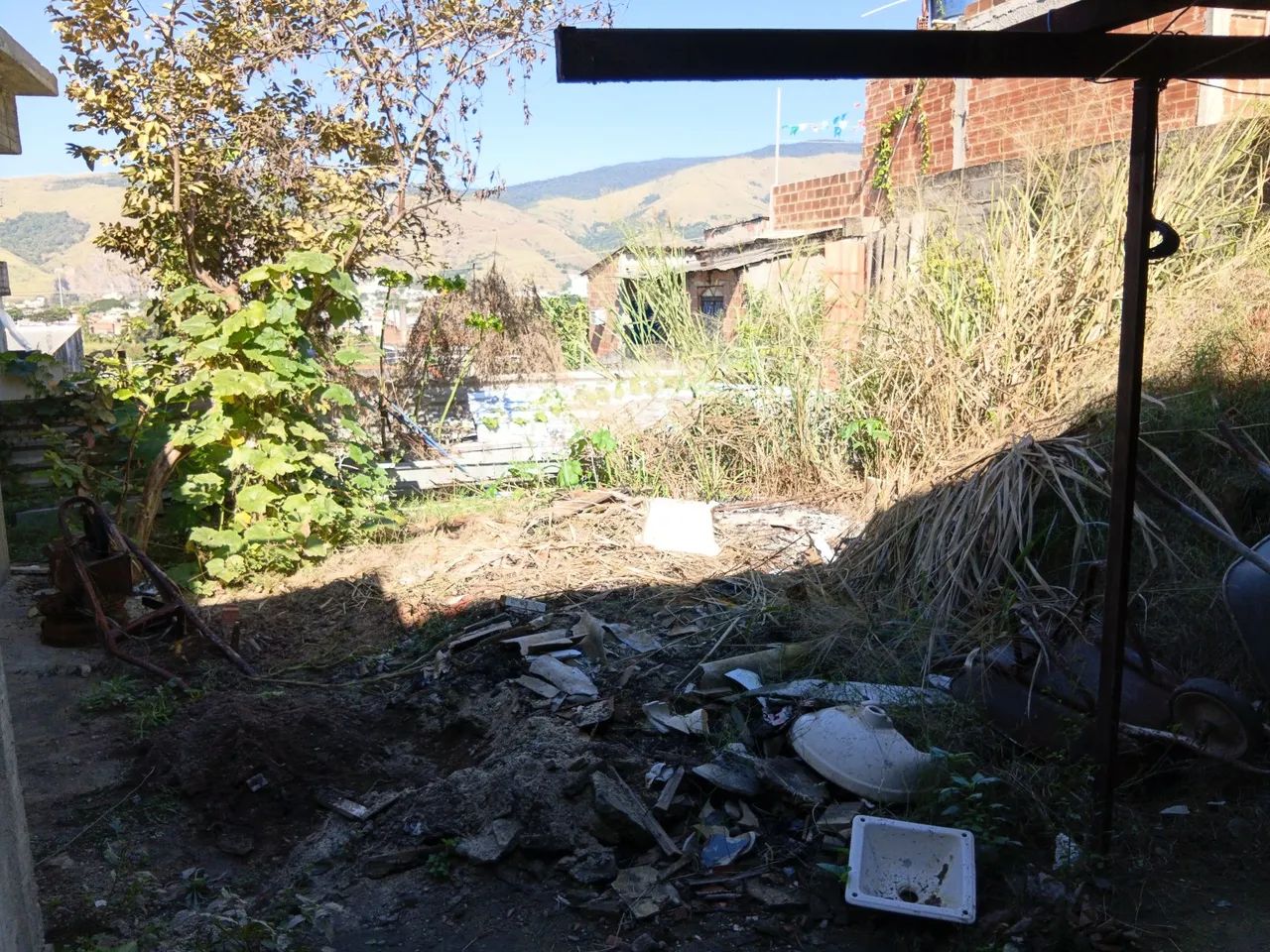 VENDO TERRENO COM UMA CASA PARA FINALIZAR  - Foto 5