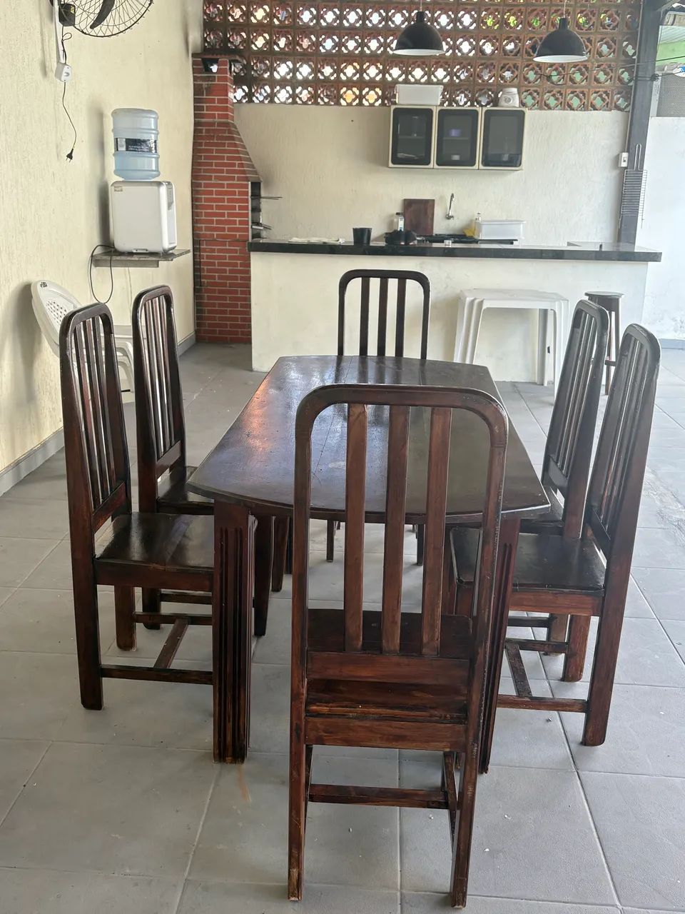 Mesa de madeira com 6 cadeiras  - Foto 2