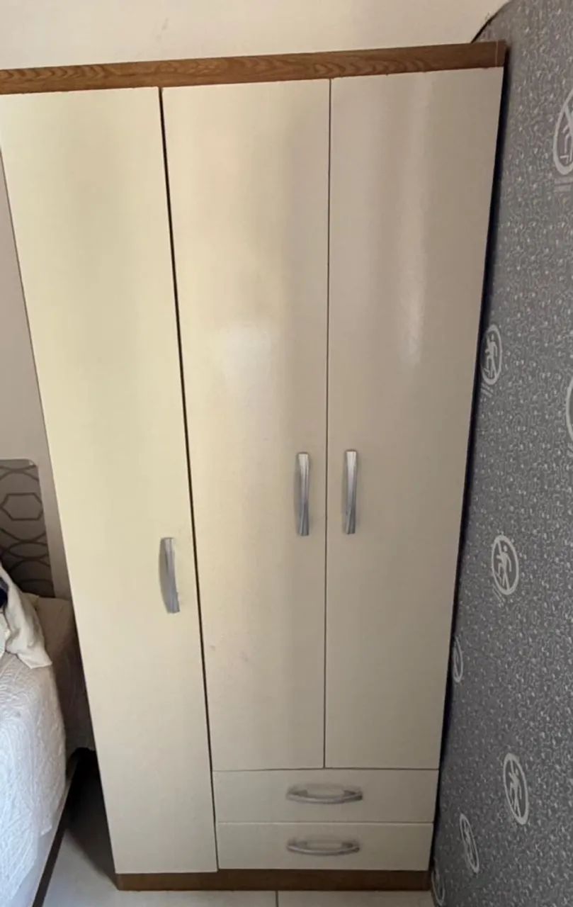 GUARDA-ROUPA 100 REAIS 