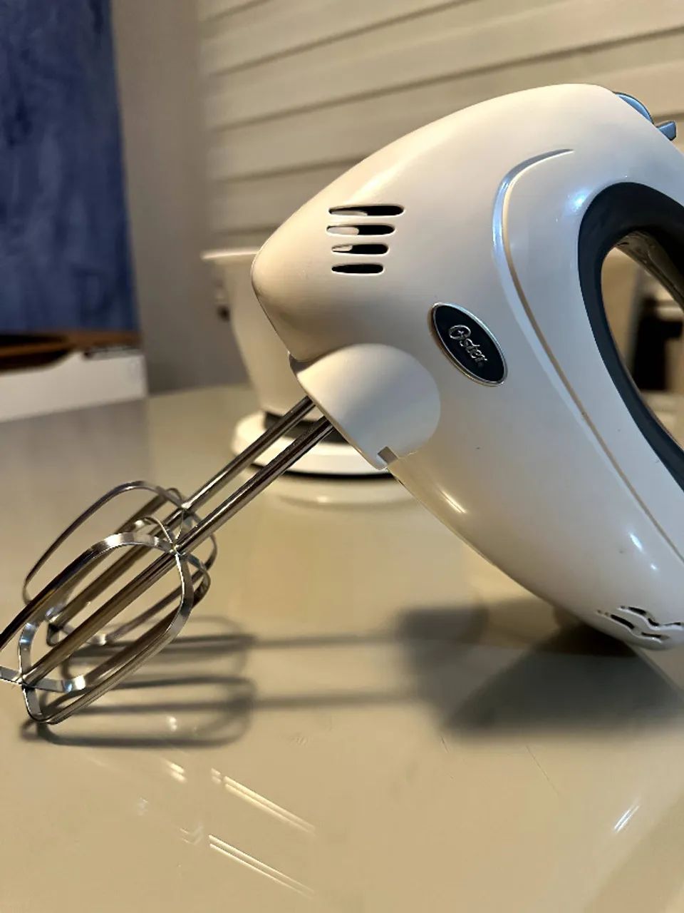 Batedeira De Mao Oster 2610 6 Velocidades 250w 110v Branca - Foto 3