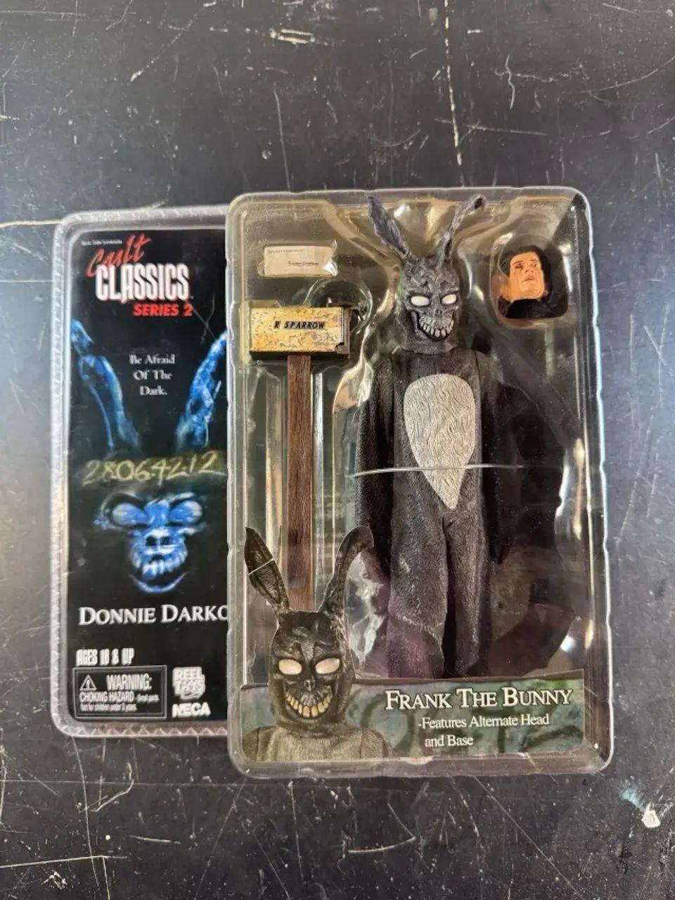 NECA Cult Classics : Frank The Bunny Donnie Darko Lacrado - Foto 2