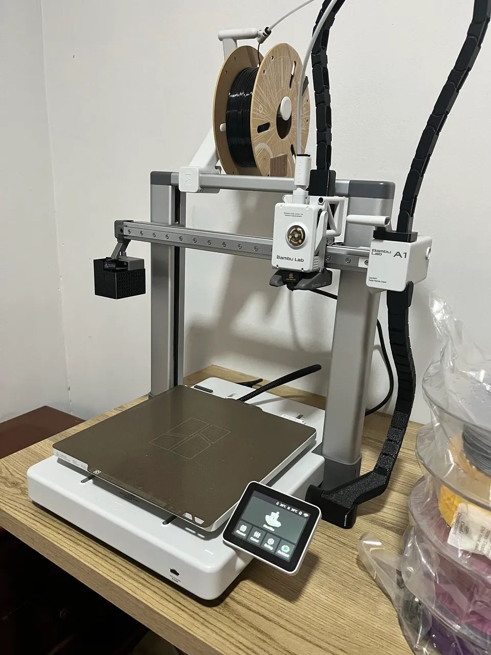 Impressora 3D Bambu lab A1 com 1 mês de uso - Foto 4