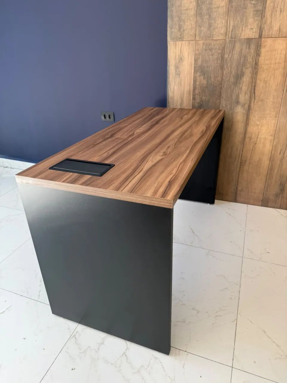 Móveis para escritório, MESA RETA COM CAIXA DE TOMADA  - Foto 5