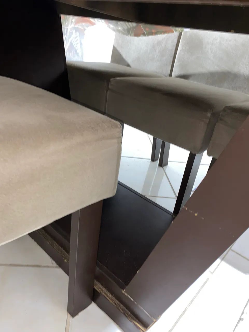 Mesa com 6 Cadeiras Estofadas  - Foto 2