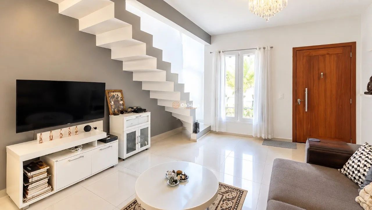 Casa à venda - 3 dormitórios - 1 suíte com 114m2 - Campeche