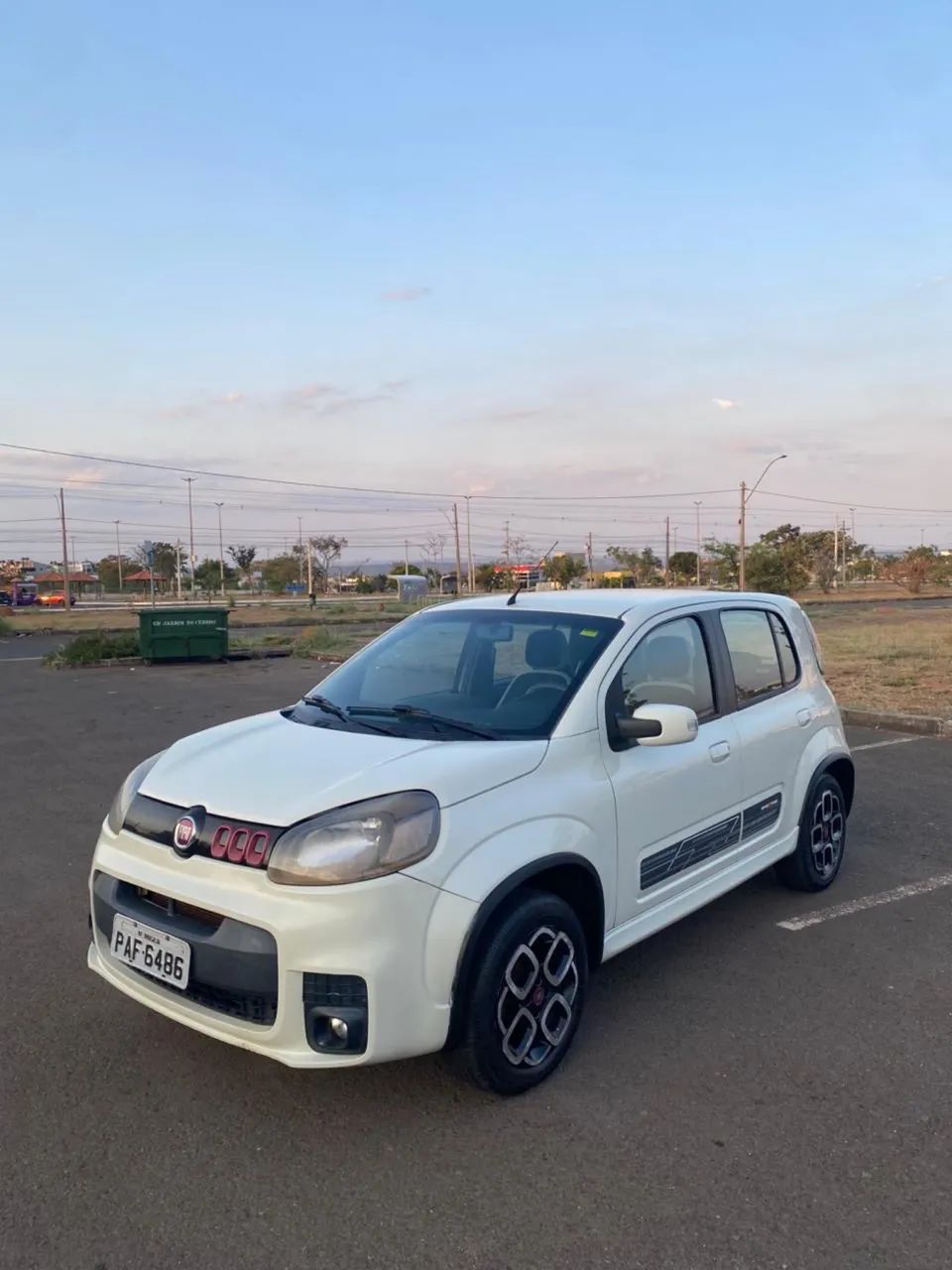 Fiat Uno Sporting 1.4 B.edit. Flex 8V 5P 2016 - Foto 4