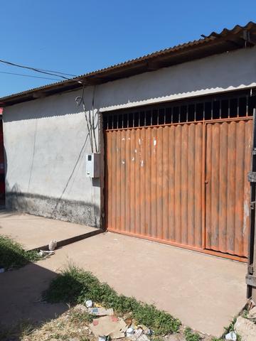 Vende-se uma casa, em fase construção