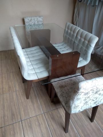 Mesa com cadeiras